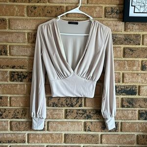 Small v neck cropped long sleeve shirt